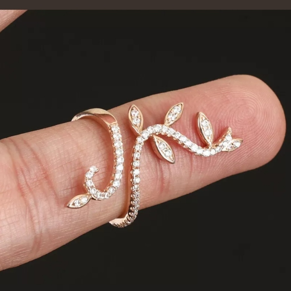 Trellis white sapphires & gold ring sz 6.5